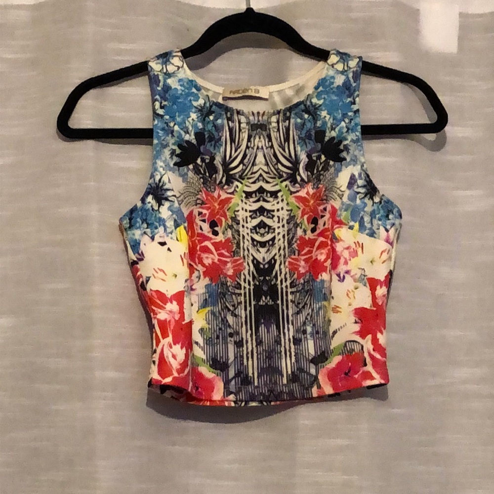Sleeveless floral crop